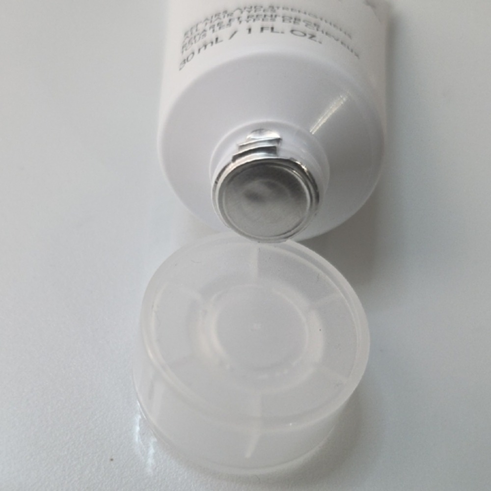 OLAPLEX No.3 Hair Perfector - Classic White - Picture 4 of 4